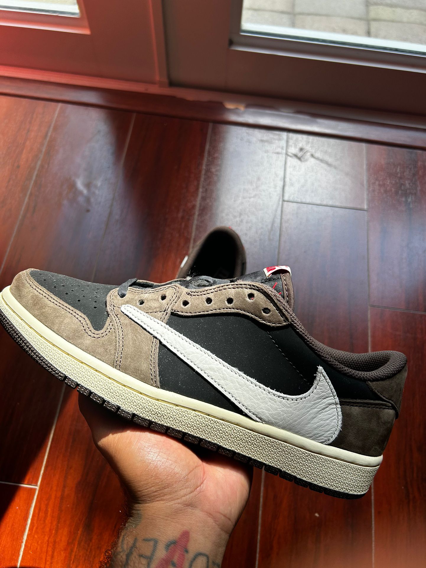 Travis Scott Jordan 1 Low Size 9