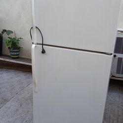 Whirlpool Refrigerator Freezer , Works Perfect, Good Condition , Cash Only 