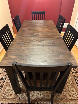Extendable wooden dining table with 6 chairs