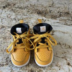 Nike Youth Air Jordan 1 Mid Sneaker Athletic Lace Up University Gold/Black -6C
