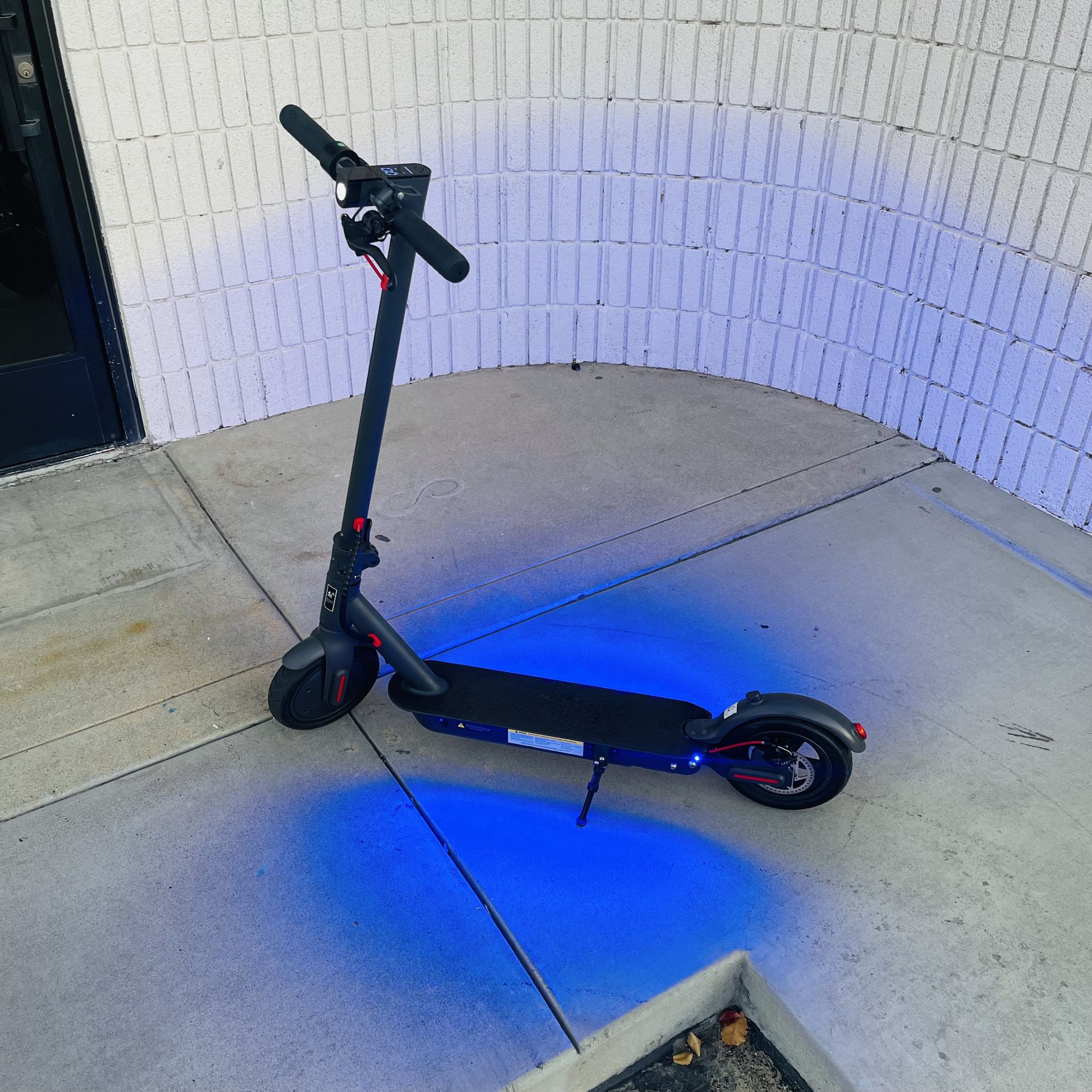 LED 2023 Professional Electric Scooter / DUAL SHOCK SUSPESION / BRAND NEW IN BOX / Few Left in Stock I READ DESCRIPTION