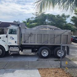 2006 Peterbilt 335 