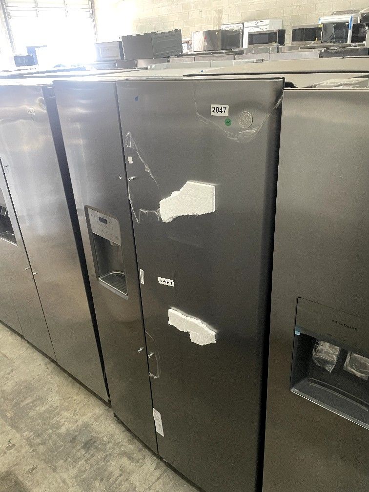 GE 36” SIDE BY SIDE REFRIGERATOR STAINLESS STEEL COUNTER DEPTH $800