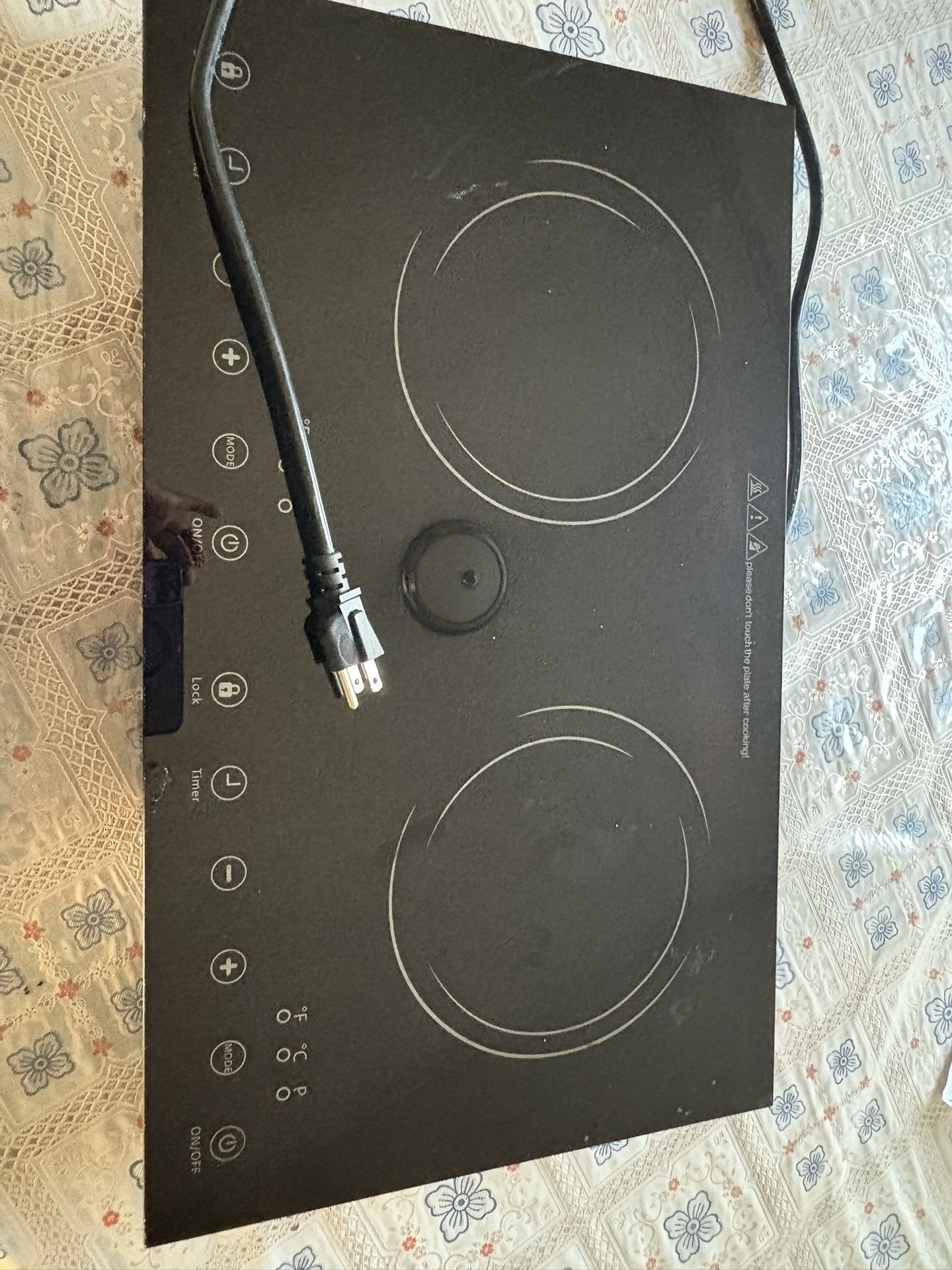 Induction Cooktop / Estufa Eléctrica
