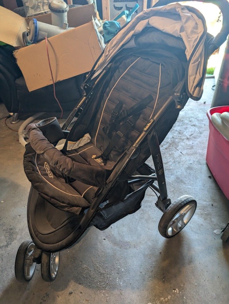 PRICE DROP!!Graco Aire3 Tri Stroller