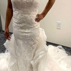 Lovely Wedding Gown, size 12 - NEVER USED