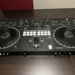 Pioneer DDJ-REV5 Controller