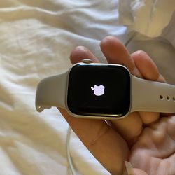 Apple Watch Series 8 GPS Cellular 41mm Starlight Aluminum Case Sport Band