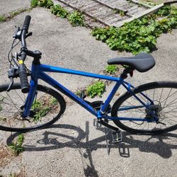 Giant Escape Medium Hybrid Bike