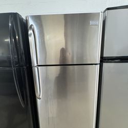 REFRIGERADOR Frigidaire De 30 Stainless 