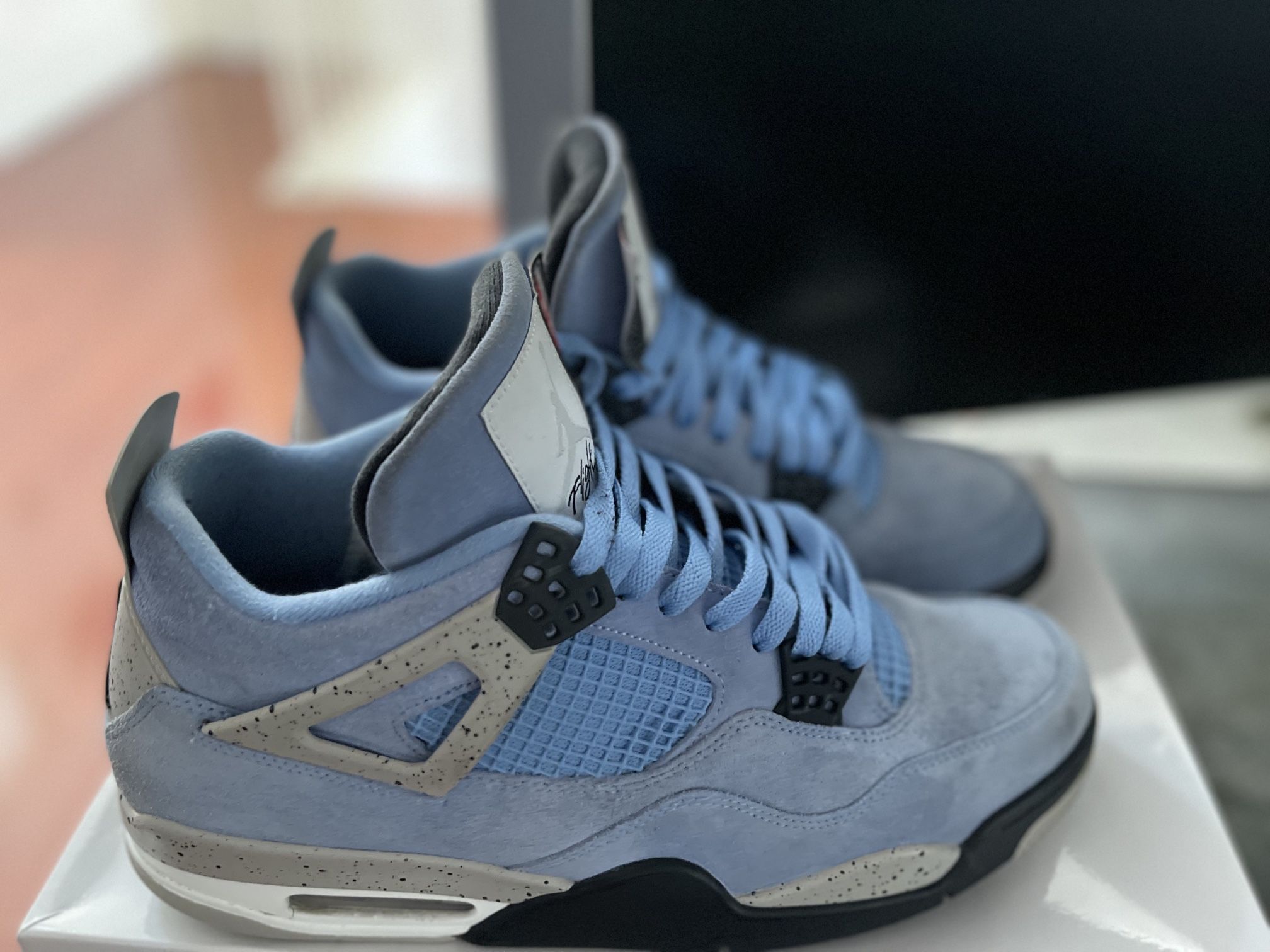 Jordan 4 university blue