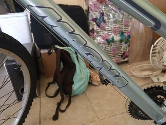 Magna Women s Great Divide Bike Silver 26