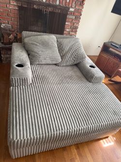 Ashley Lindyn Oversized Chaise – Fog Gray – Like New