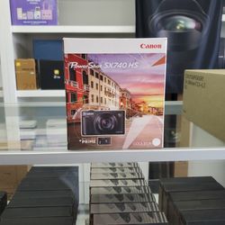 Canon SX740  HS With Bonus Bag 