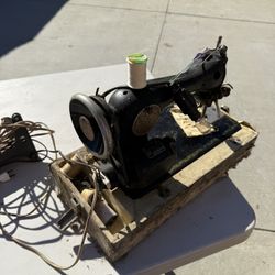 Singer Vintage Sewing Machine