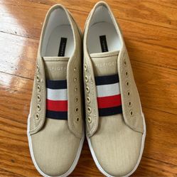 NEW Tommy Hilfiger Women Sneakers Size 7.5