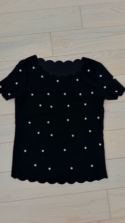 New black shirt with pearl