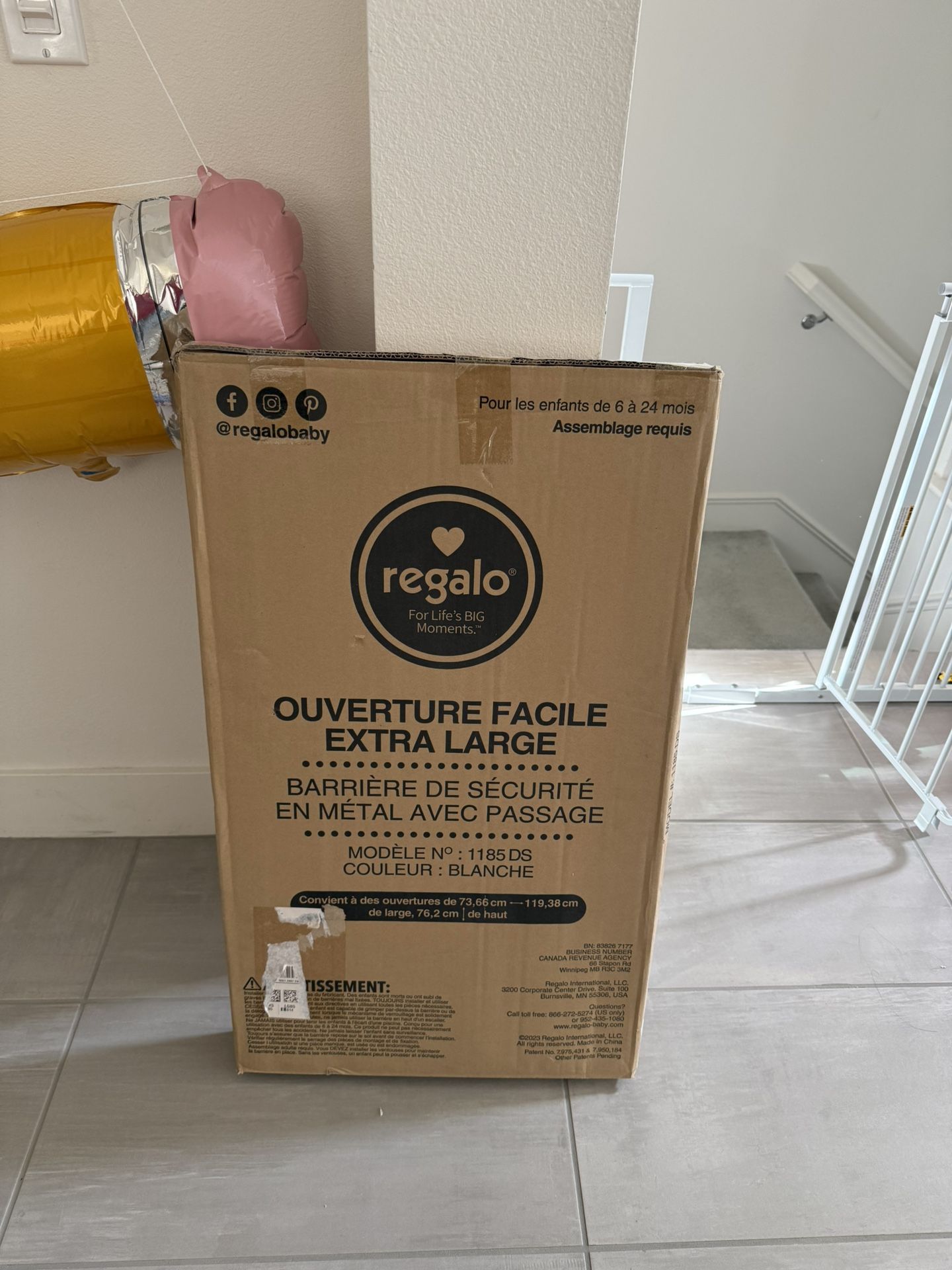 Brand New Regalo 30" Metal Easy Open Extra Wide Walk-Through Gate