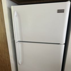 frigidaire refrigerator, Working Good 