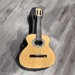 Acoustic Guitar - Wonderful Sound and Traditional Build rule attention