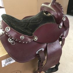 Saddle for Prop Or Decoration    100 OBO