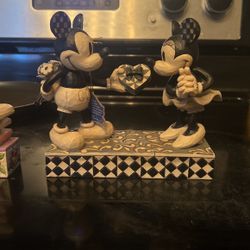 Disney Traditions Micky Mouse Love Collection 