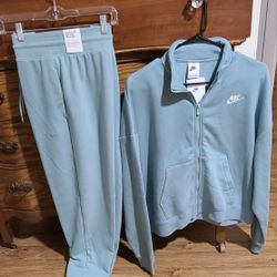 Women's Nike Zip Up Sweatshirt & Joggers