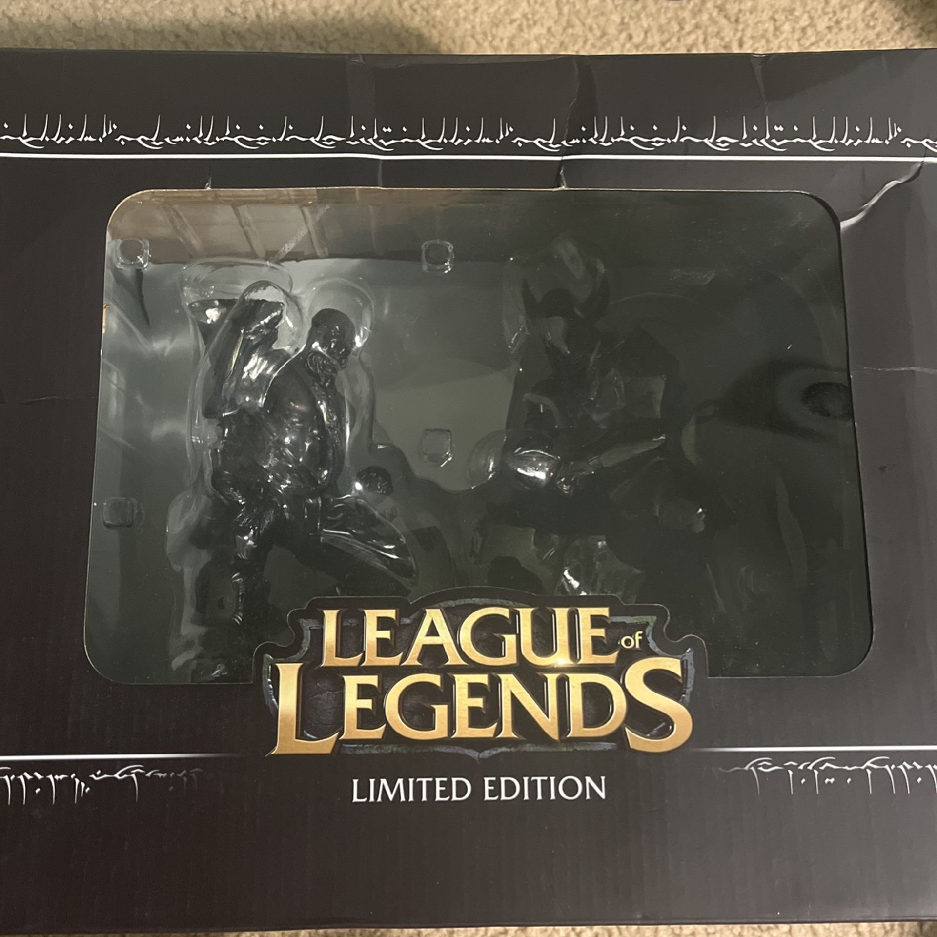 S2 Ryze/Tryndamere Statue.