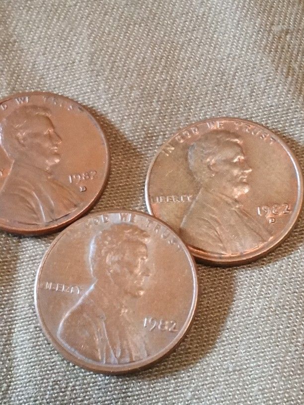 1982small Date And Large Date Both D Mint,One With No Mint And 1943 P War Nickel...