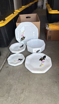 Arcopal  from France Full 17 Piece Dinner Set Including Bowl