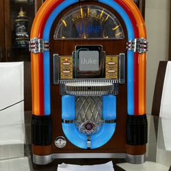 Crosley iJuke CR1701A Ipod CD Player Mini Jukebox Lights! Works!