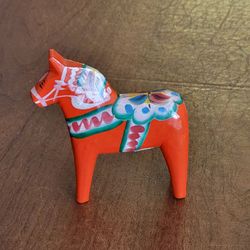 Vtg Nils Olsson Swedish Dala Horse 3.75 Inch Wood Figurine Folk Art Sweden Red  Pre-owned, good shape, no chips or cracks, display item. Please see ph