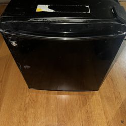 Ge Mini Fridge 