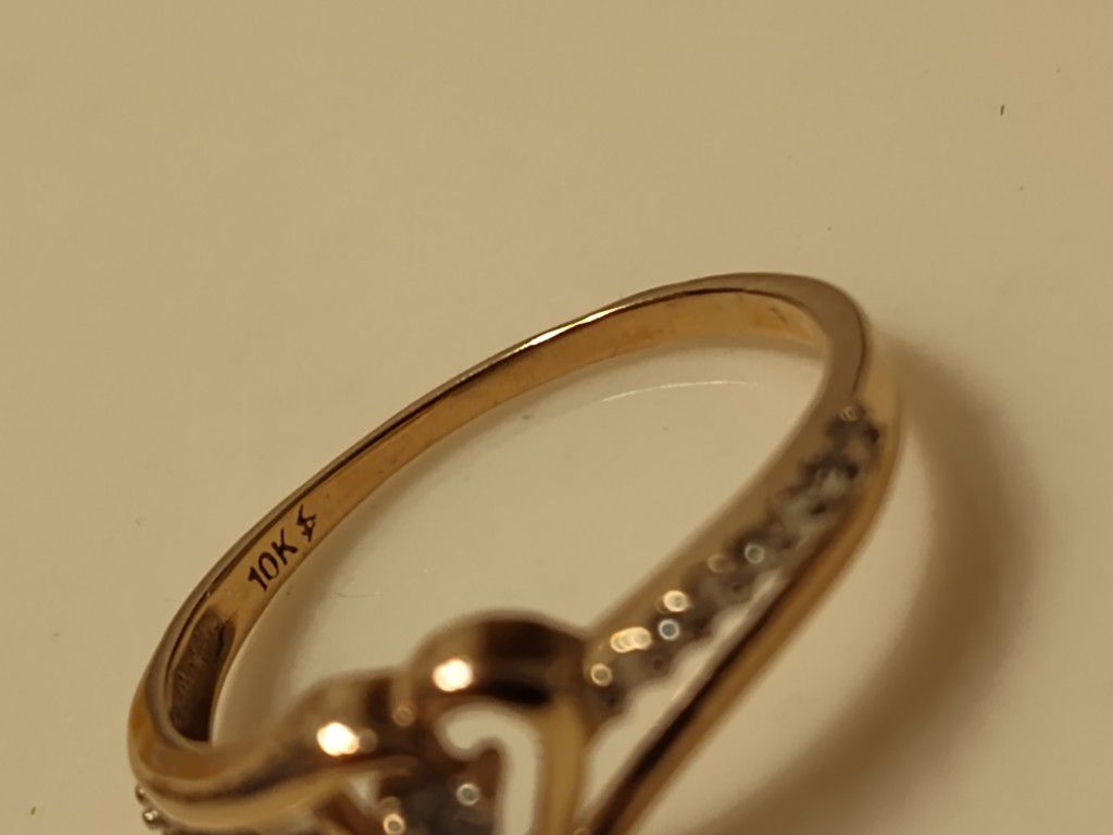 Women's 10k Diamond Heart Ring