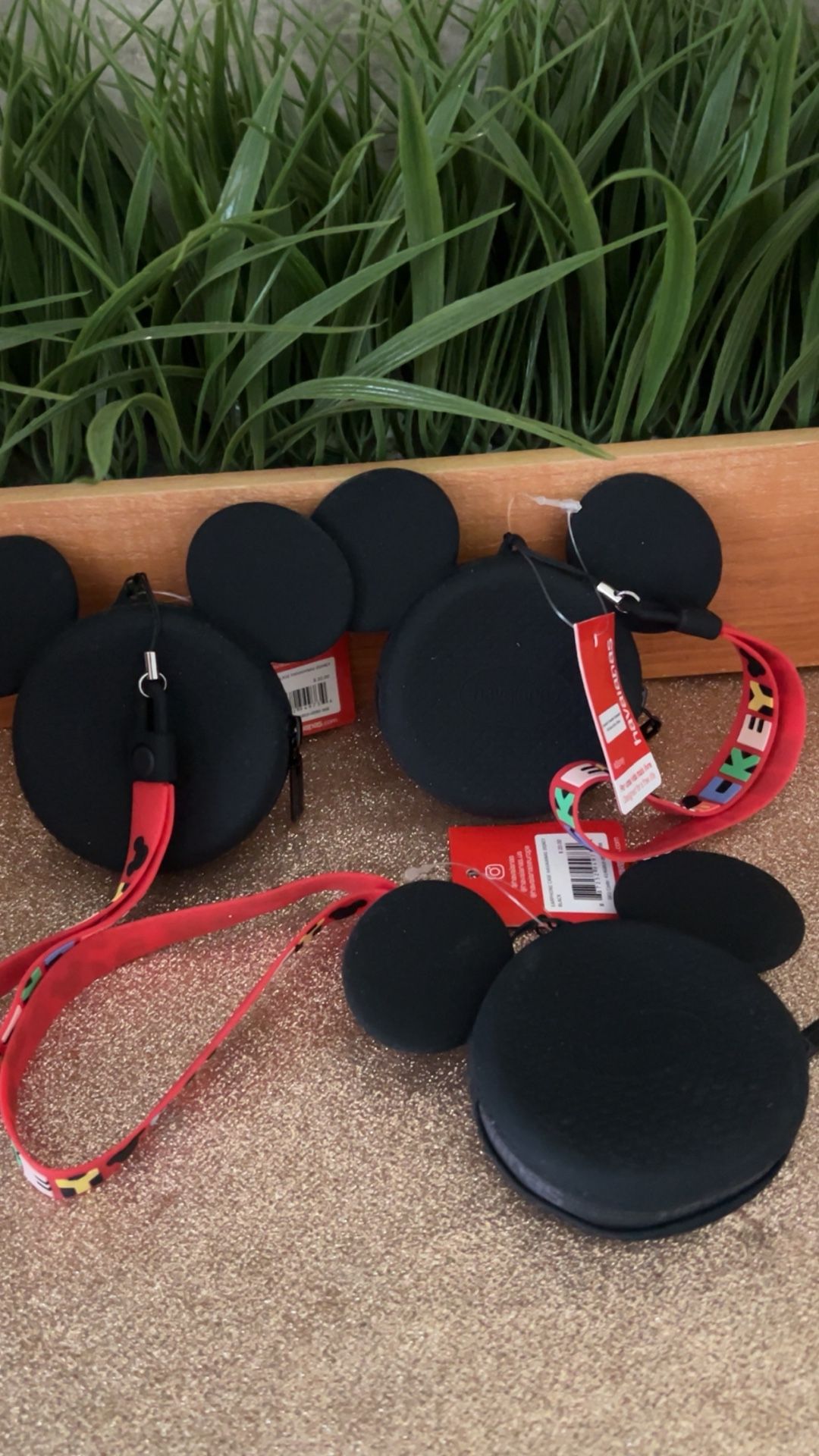 HAVAIANAS Disney Coin /earbud Wristlet 