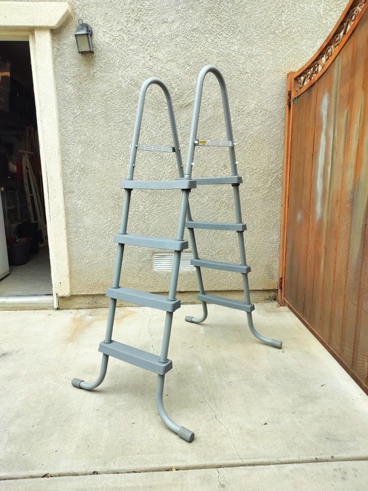 48" POOL LADDER 