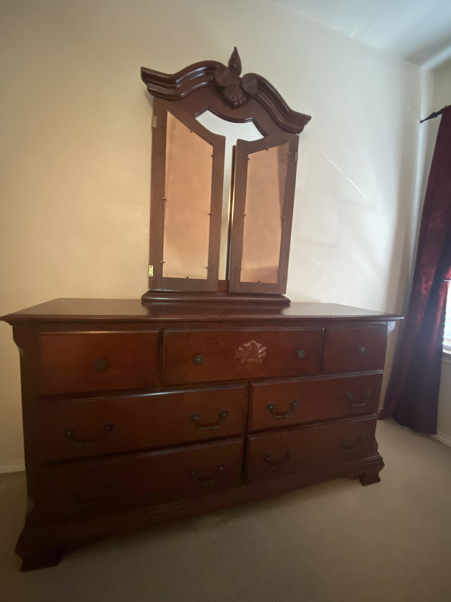 Dresser Drawers with Folding Mirrors