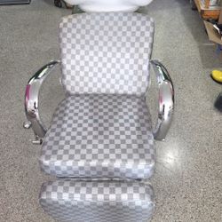 Shampoo Chair/ Wash Chair $400 Or Obo