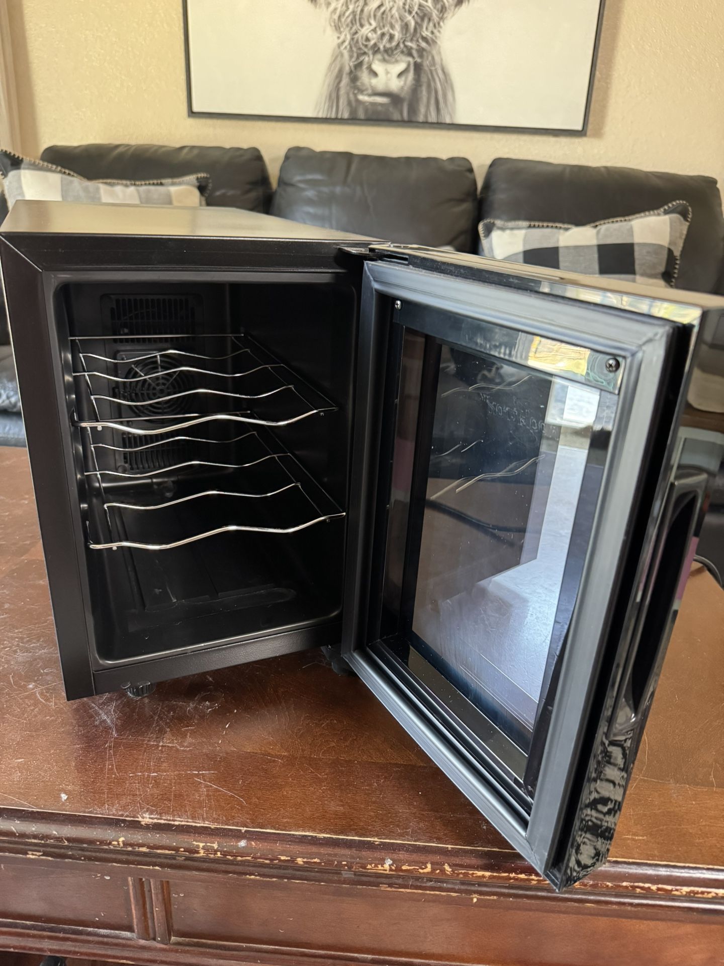 Like New 6 Bottle Wine Fridge