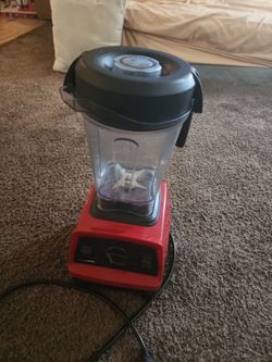 VITAMIX  BLENDER