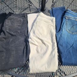 Jrs 25-26Waist. lot of 3. LOT A01  