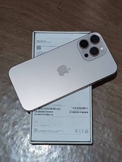 Apple IPhone 16 pro max 256 gigs $700