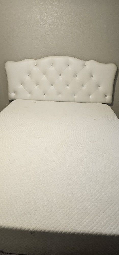 Bed Frame With Mattress 