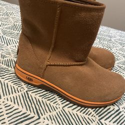 UGG kids weather half boot  sz3