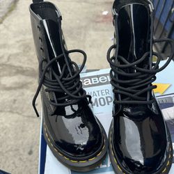 Dc Martens Boots Size 6