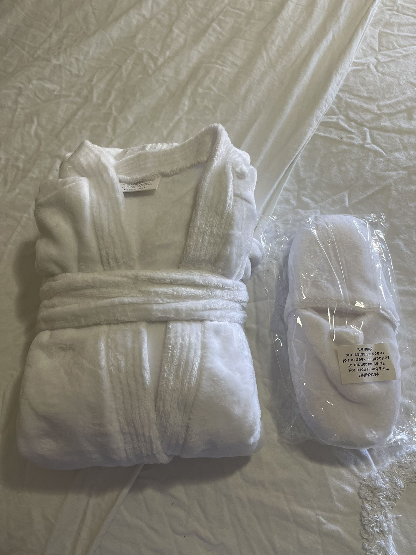 Bath Robe And Sleepers/ Pantunflas