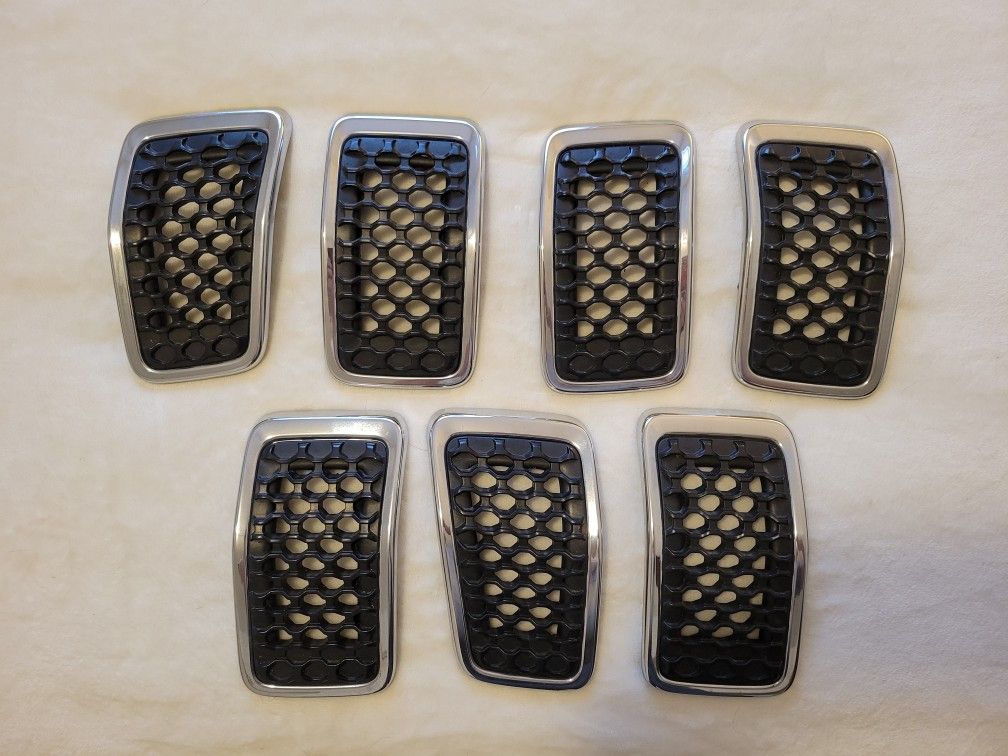 2019 Jeep Cherokee Grill