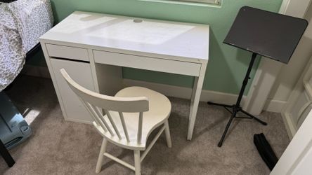 Free ikea Micke desk and ikea chair