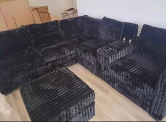 New Sectional Couch with USB Console, Cup Holders and Ottoman! Free Delivery 🚚!