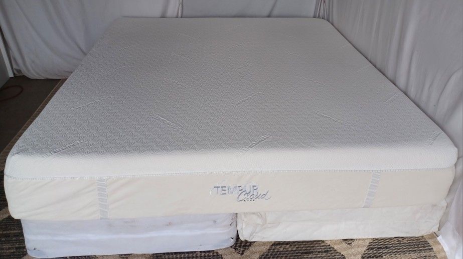 King Bed.   / Cama King 